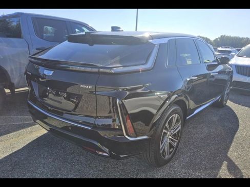 Used 2026 Cadillac Lyriq Luxury image 4