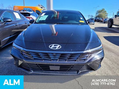 Used 2024 Hyundai Elantra Limited image 18