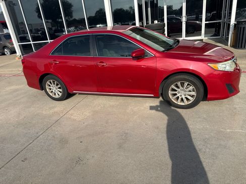 Used 2012 Toyota Camry LE FWD image 5