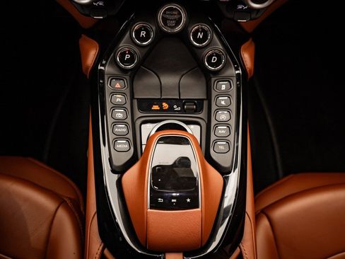 Used 2020 Aston Martin V8 Vantage Coupe image 41