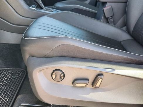 Used 2023 Volkswagen Tiguan SE w/ Panoramic Sunroof Package image 24