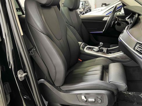 Used 2022 BMW X7 xDrive40i w/ Premium Package image 23