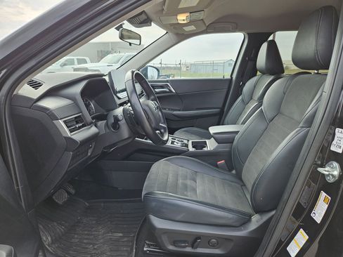 Used 2024 Mitsubishi Outlander SE image 9