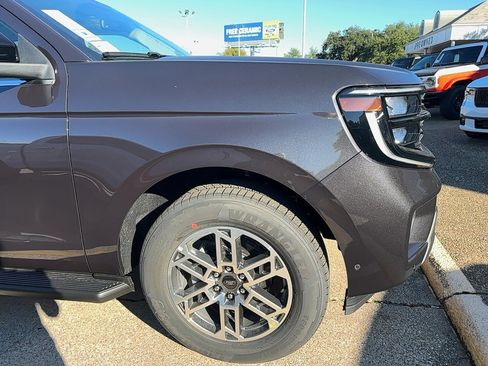 New 2025 Ford Expedition Active image 6