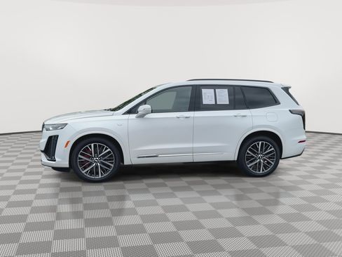 Certified 2025 Cadillac XT6 Sport w/ Technology Package AWD/4WD image 5