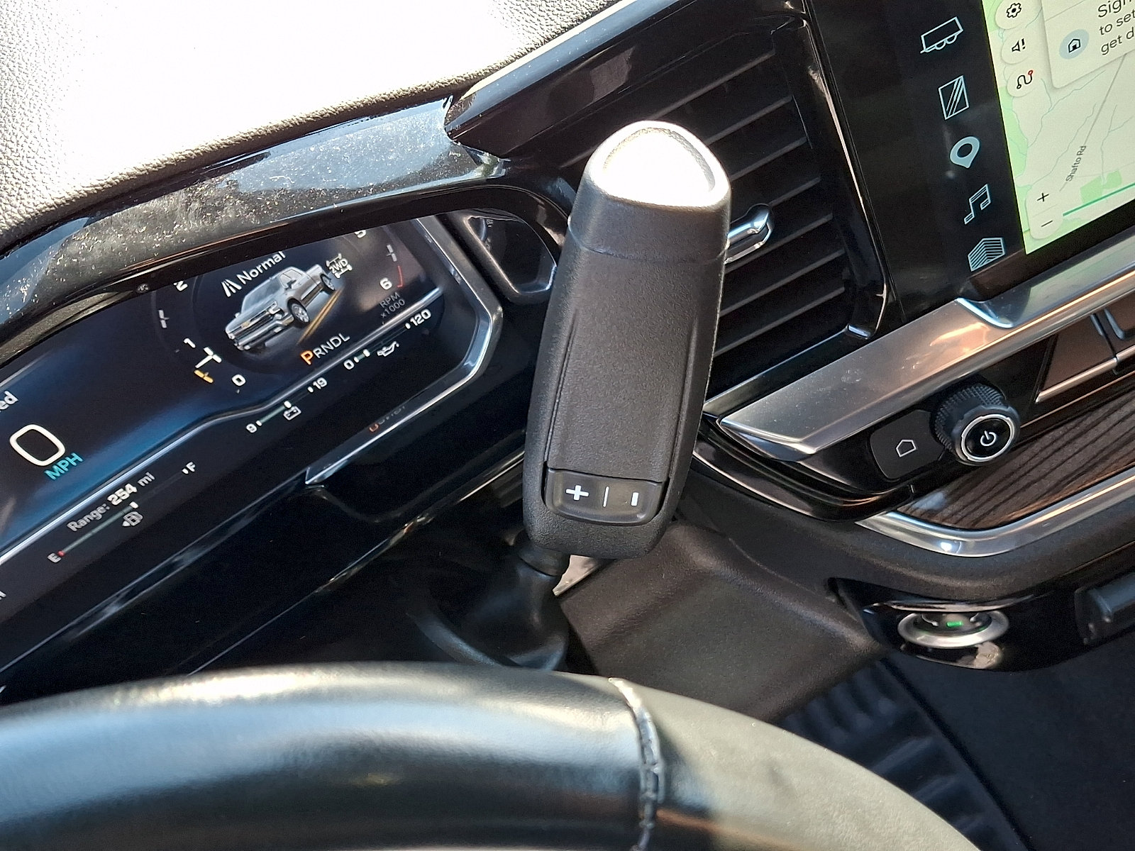 Used 2025 Chevrolet Silverado 1500 LT AWD/4WD image 14