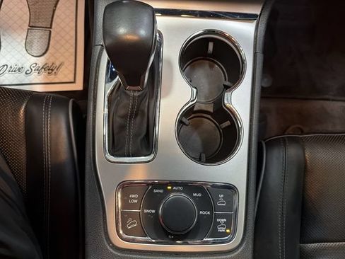 Used 2019 Jeep Grand Cherokee Overland AWD/4WD image 21
