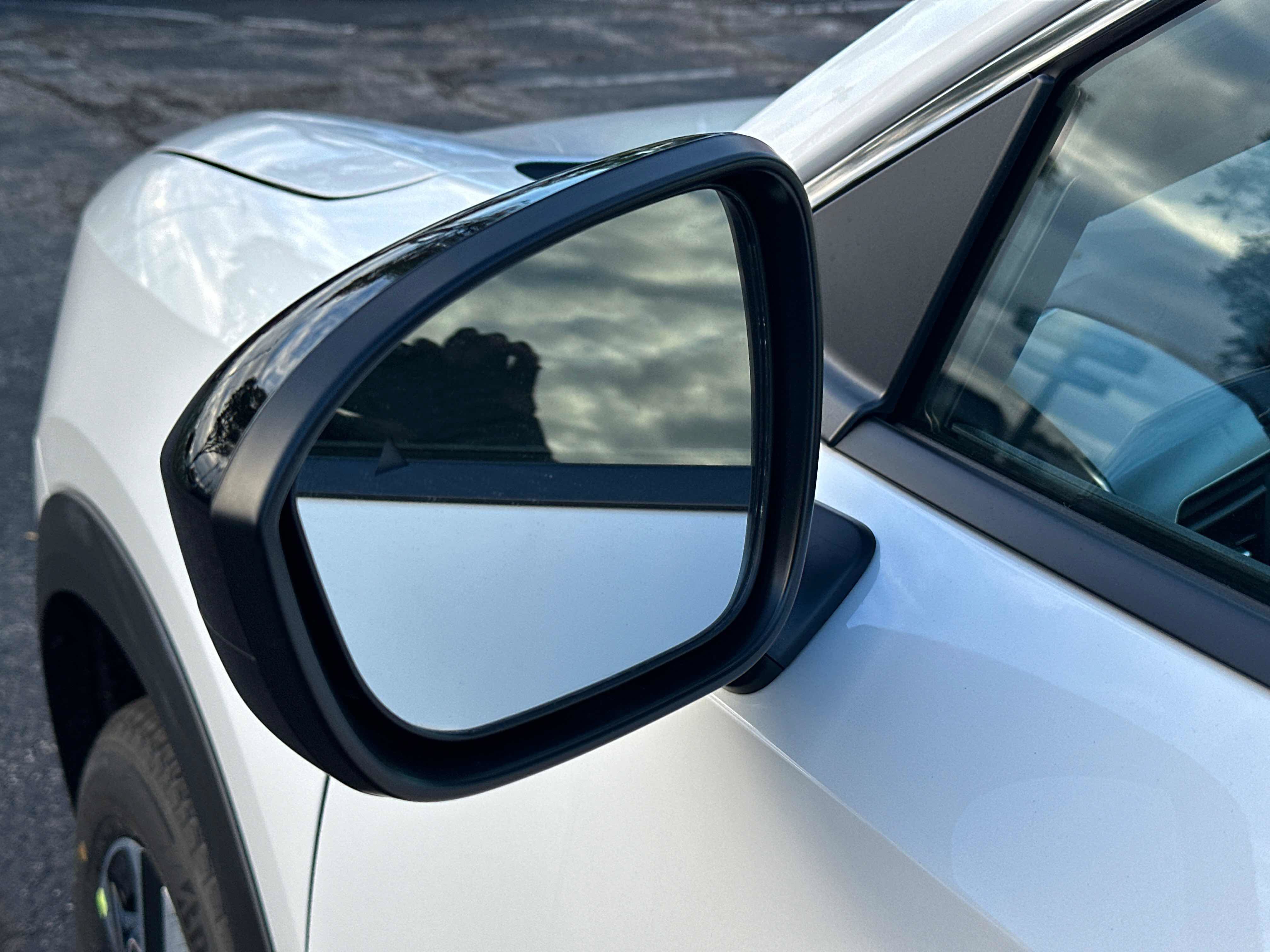 New 2027 Nissan Kicks SV AWD/4WD image 9