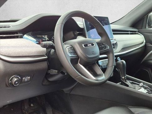 Used 2023 Jeep Compass Latitude w/ Sun and Sound Group AWD/4WD image 10