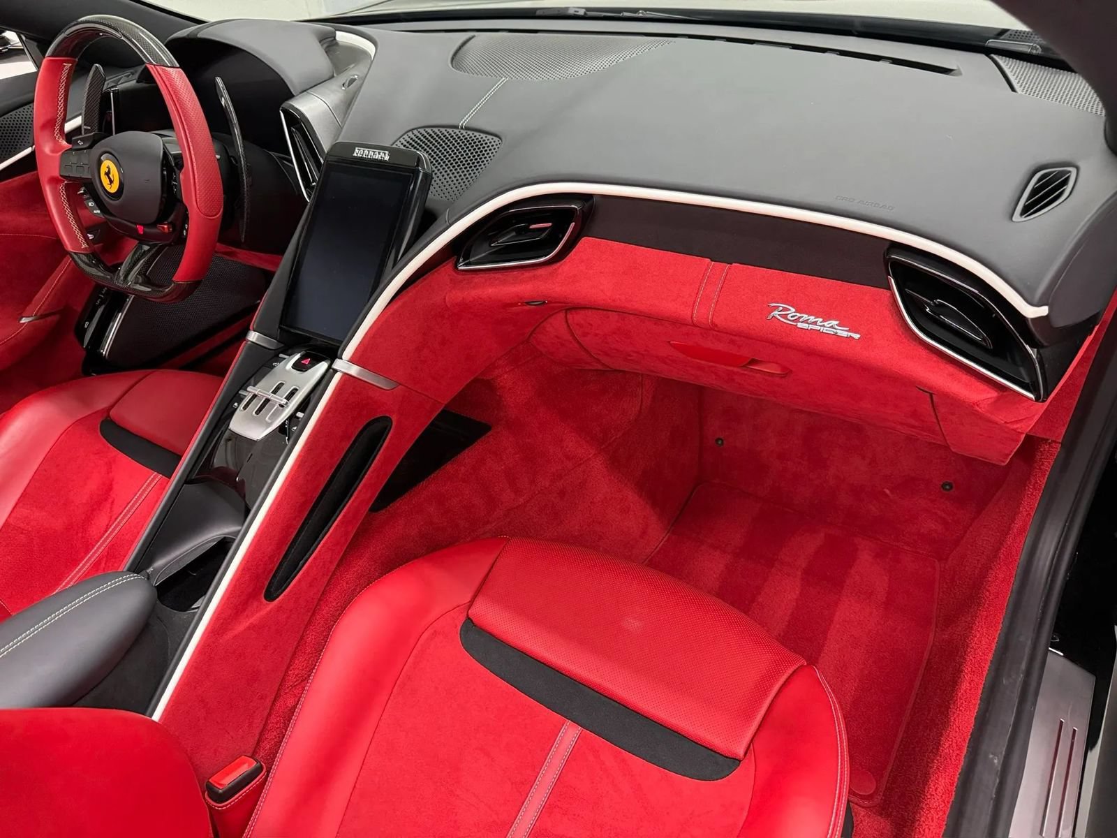 Used 2025 Ferrari Roma Spider RWD image 9