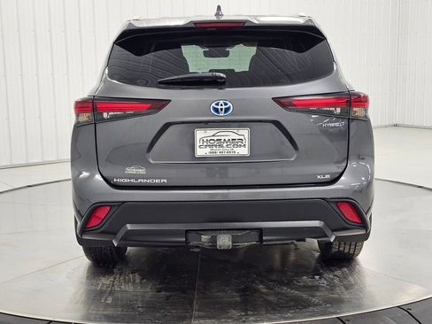 Used 2024 Toyota Highlander XLE AWD/4WD image 4