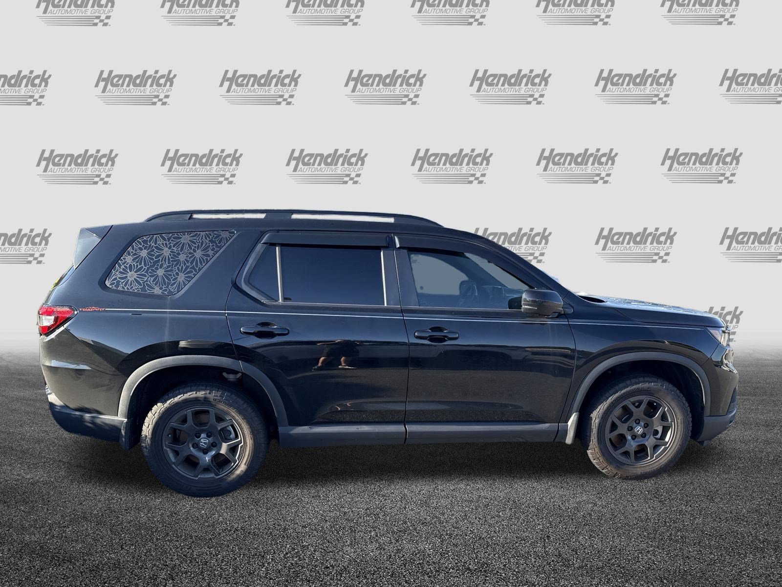 Used 2025 Honda Pilot TrailSport image 11