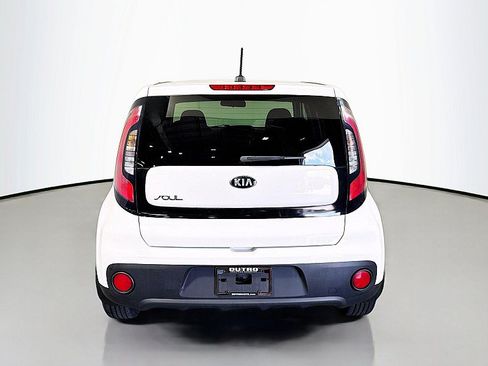 Used 2018 Kia Soul FWD image 6