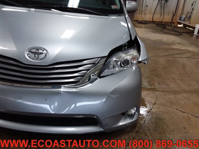 Used 2014 Toyota Sienna XLE w/ Entertainment Package FWD image 15