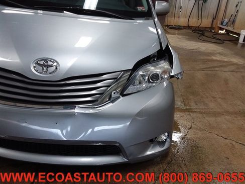 Used 2014 Toyota Sienna XLE image 15