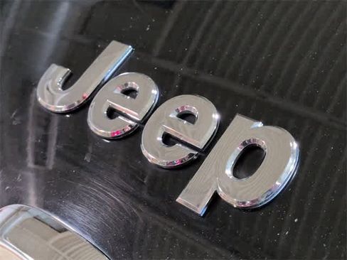 Used 2018 Jeep Cherokee Sport w/ Cold Weather Group image 12