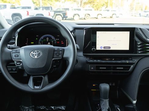 Used 2026 Toyota Camry LE AWD/4WD image 25