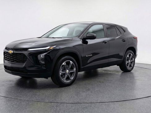 Used 2025 Chevrolet Blazer LT FWD image 3