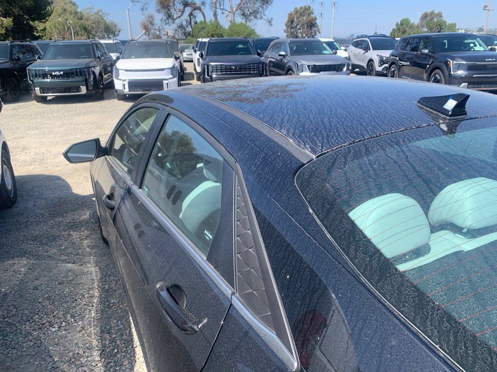 Used 2025 Hyundai Elantra Limited FWD image 7