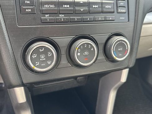 Used 2015 Subaru Forester 2.5i Premium AWD/4WD image 18