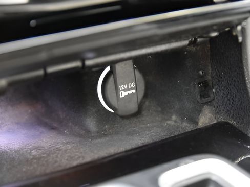 Used 2023 Chrysler 300 Touring w/ Sport Appearance Package image 32