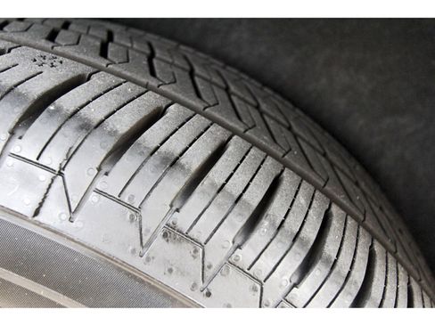 Used 2021 Chrysler Pacifica Limited w/ Uconnect Theater Family Group image 35