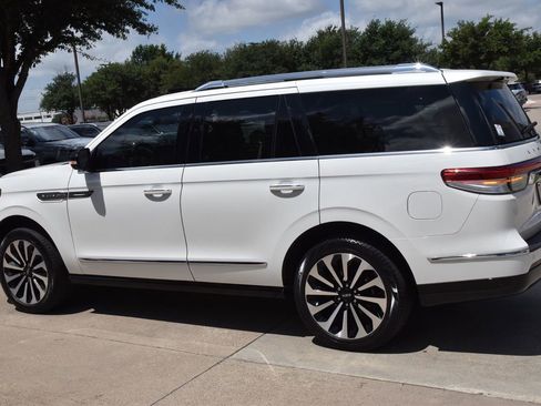 Used 2022 Lincoln Navigator Reserve AWD/4WD image 11