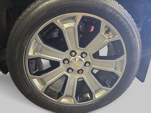 Used 2017 Chevrolet Silverado 1500 LTZ Z71 w/ LTZ Plus Package AWD/4WD image 35
