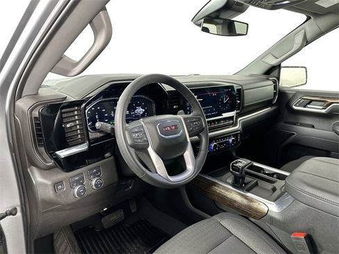 Used 2025 GMC Sierra 1500 Elevation image 3