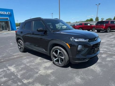 Used 2023 Chevrolet TrailBlazer RS w/ Sun and Liftgate Package AWD/4WD image 2