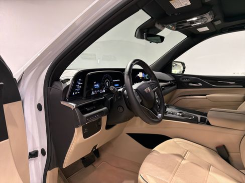 Used 2023 Cadillac Escalade Premium Luxury image 22