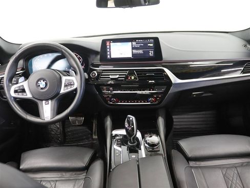 Used 2020 BMW M550i xDrive w/ Executive Package image 17