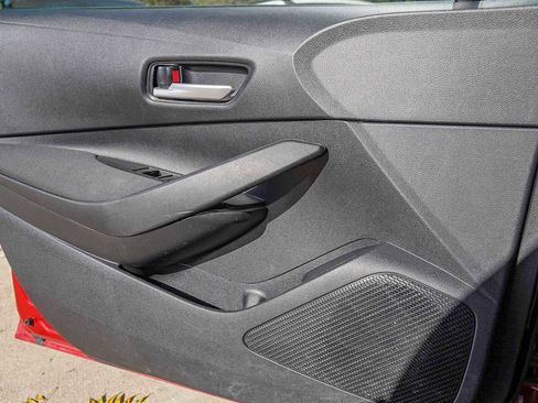 Used 2021 Toyota Corolla LE image 23