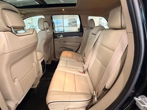 Used 2018 Jeep Grand Cherokee Overland image 21