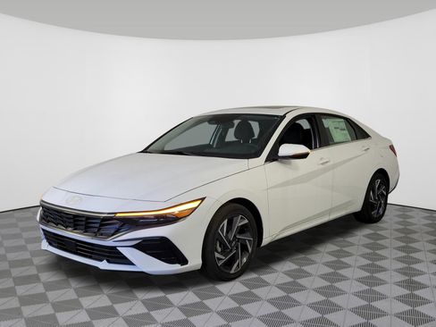 New 2025 Hyundai Elantra Limited image 40