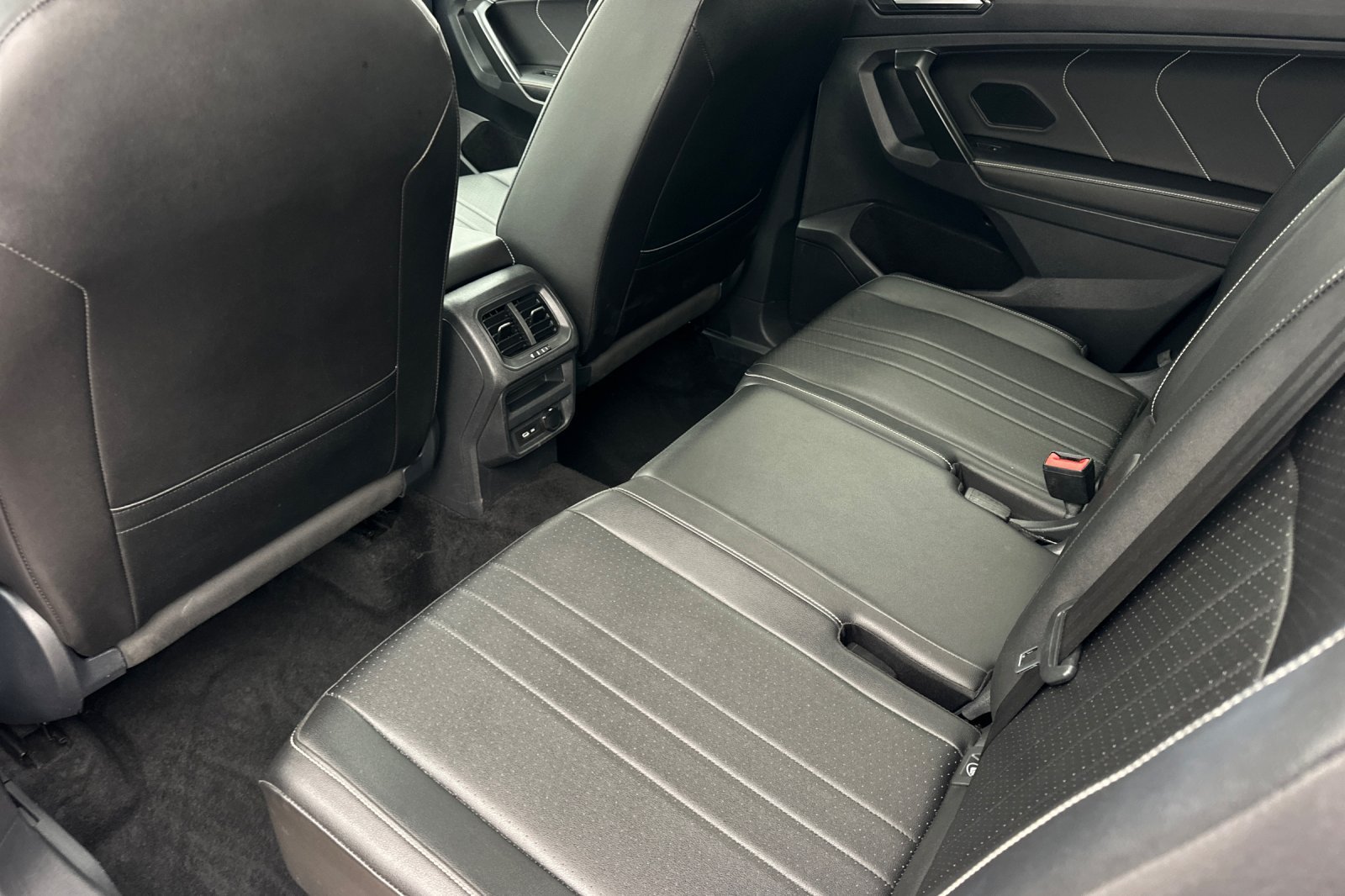 Used 2023 Volkswagen Tiguan SE FWD image 12