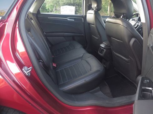 Used 2013 Ford Fusion SE FWD image 16
