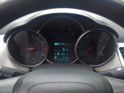 Used 2015 Chevrolet Cruze LS FWD image 11