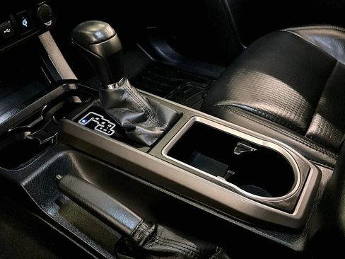 Used 2020 Toyota Tacoma TRD Off-Road image 16