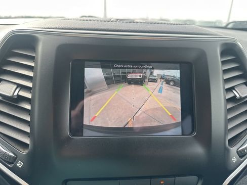 Used 2021 Jeep Cherokee Latitude AWD/4WD image 6