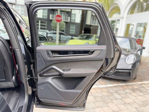 Used 2025 Porsche Cayenne GTS image 60