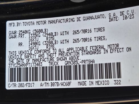 Used 2023 Toyota Tacoma TRD Off-Road w/ Technology Package AWD/4WD image 13