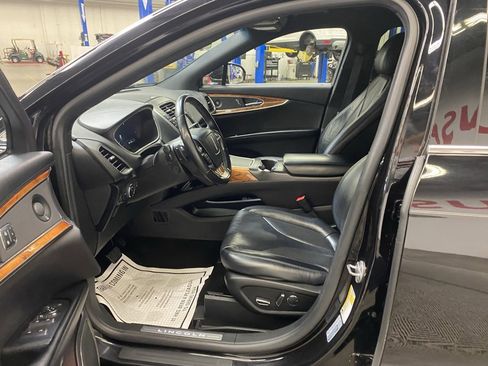 Used 2019 Lincoln Nautilus Select w/ Class II Trailer Tow Package image 28