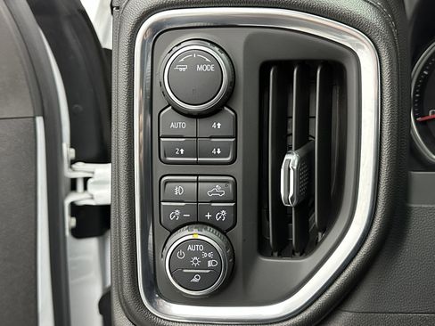 Used 2022 Chevrolet Silverado 3500 High Country image 25