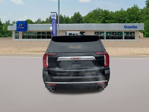 Used 2021 GMC Yukon Denali w/ Denali Premium Package image 9