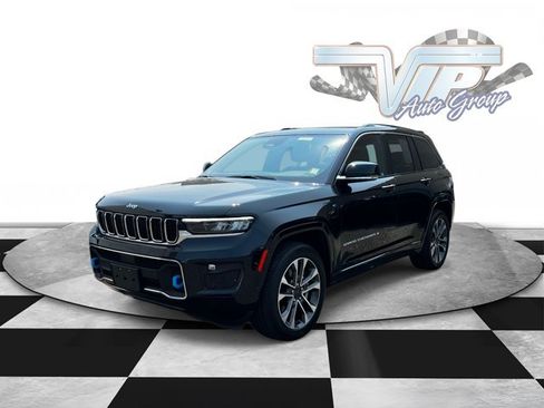 Used 2022 Jeep Grand Cherokee Overland AWD/4WD image 2