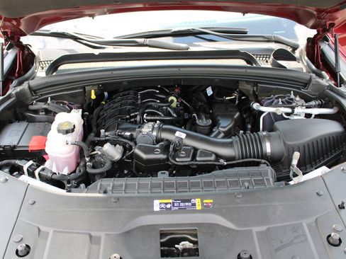 Used 2024 Jeep Grand Cherokee L Laredo image 10