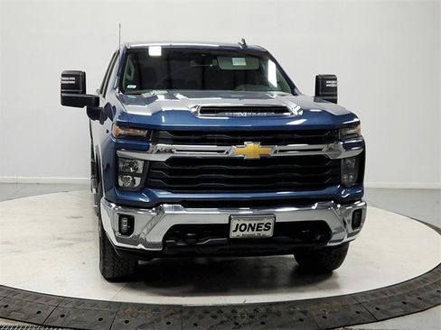 Used 2024 Chevrolet Silverado 2500 LT w/ Texas Edition image 2