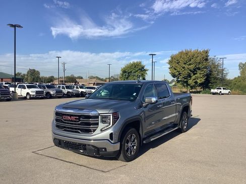 Used 2024 GMC Sierra 1500 SLT image 3