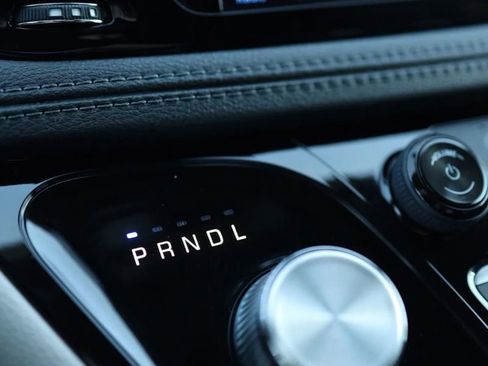 Used 2019 Chrysler Pacifica Limited image 31